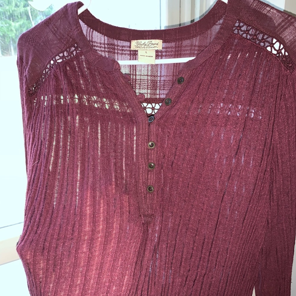 Long sleeve maroon tee